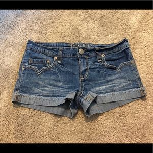 Hydraulic jean shorts